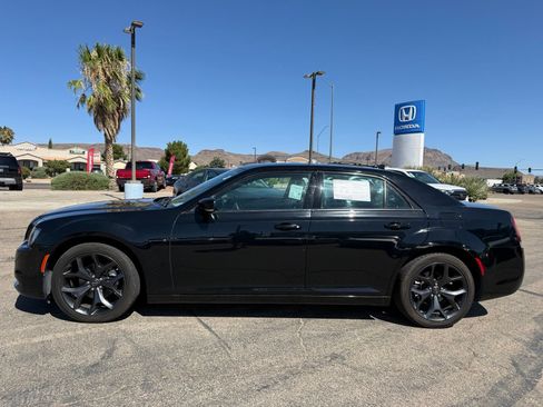 Used 2023 Chrysler 300 S RWD image 8