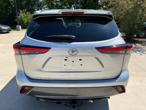 Used 2021 Toyota Highlander Limited FWD image 6