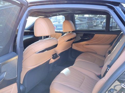 Used 2023 Lexus LS 500 w/ Luxury Package image 39