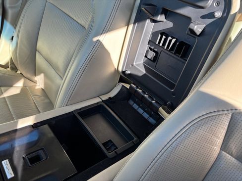 Used 2018 Ford Taurus Limited image 21