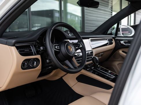 New 2026 Porsche Macan AWD/4WD image 4
