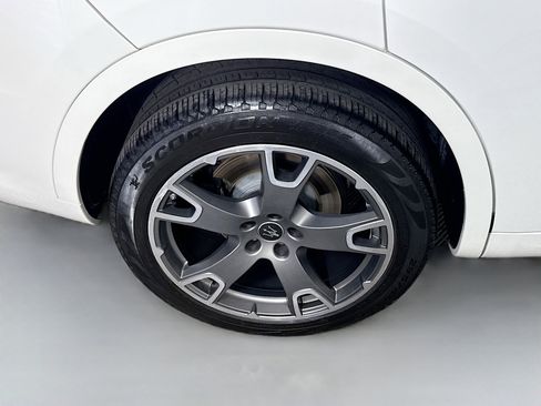 Used 2023 Maserati Levante Modena image 33