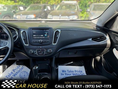 Used 2018 Chevrolet Malibu LT FWD image 25