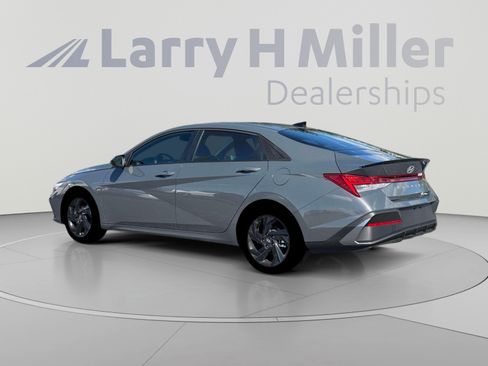 New 2026 Hyundai Elantra SEL FWD image 9