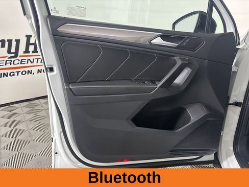 Used 2023 Volkswagen Tiguan SE R-Line FWD image 9