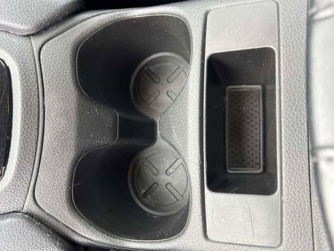 Used 2021 Nissan Rogue Sport S image 26