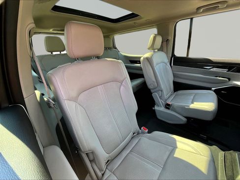 Used 2022 Jeep Wagoneer Series II w/ Premium Group I AWD/4WD image 25