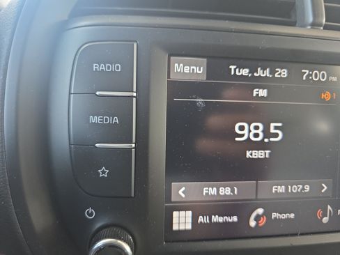 Certified 2025 Kia Soul LX w/ LX Technology Package FWD image 15