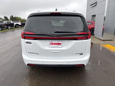 Used 2024 Chrysler Pacifica Limited w/ S Appearance Package image 7