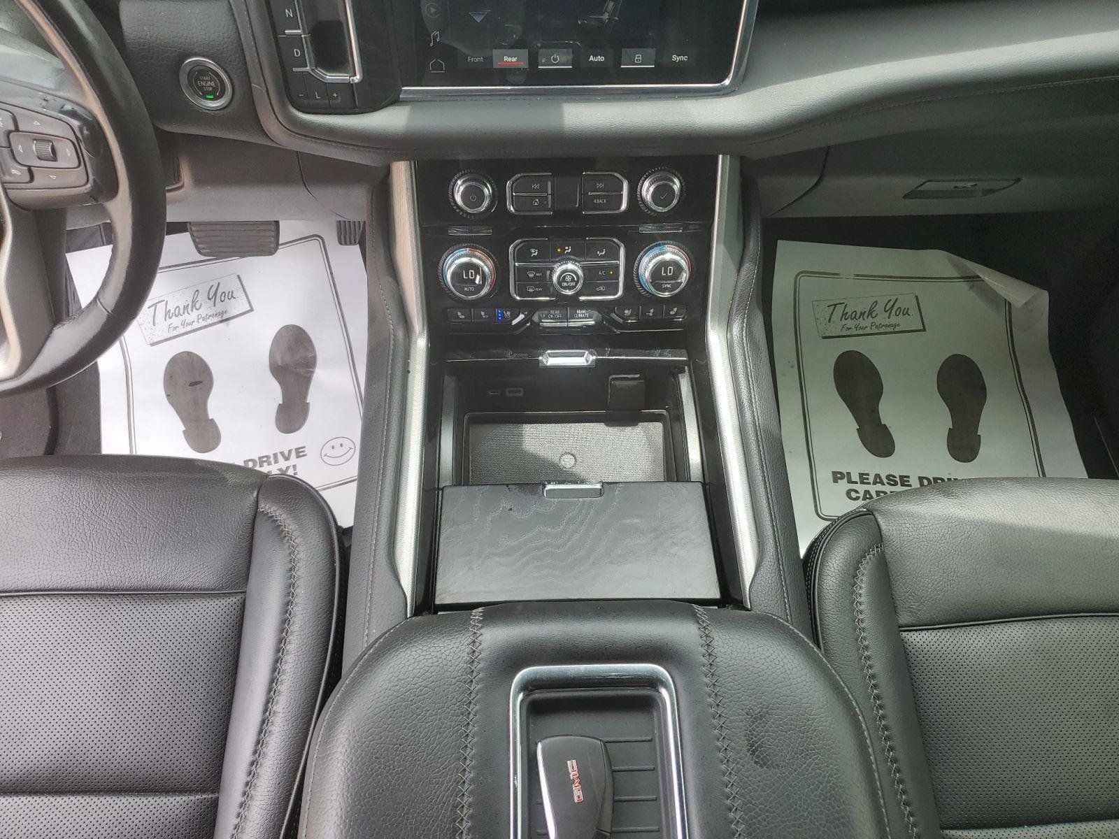 Used 2022 GMC Yukon XL Denali RWD image 11