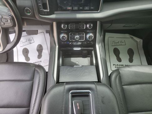 Used 2022 GMC Yukon XL Denali RWD image 11