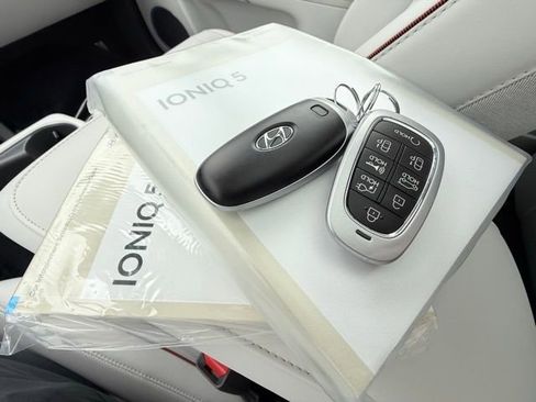 Used 2023 Hyundai Ioniq 5 Limited image 34