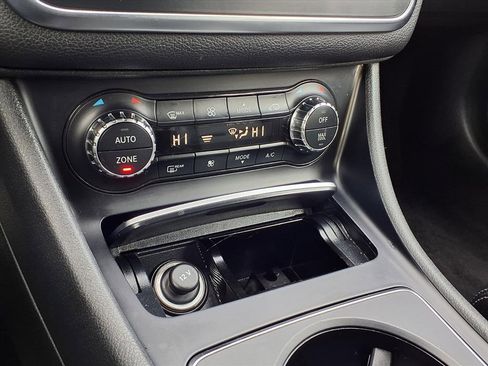 Used 2018 Mercedes-Benz CLA 250 4MATIC image 13