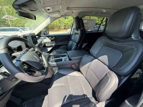 New 2025 Lincoln Aviator Reserve w/ Luxury Package image 12