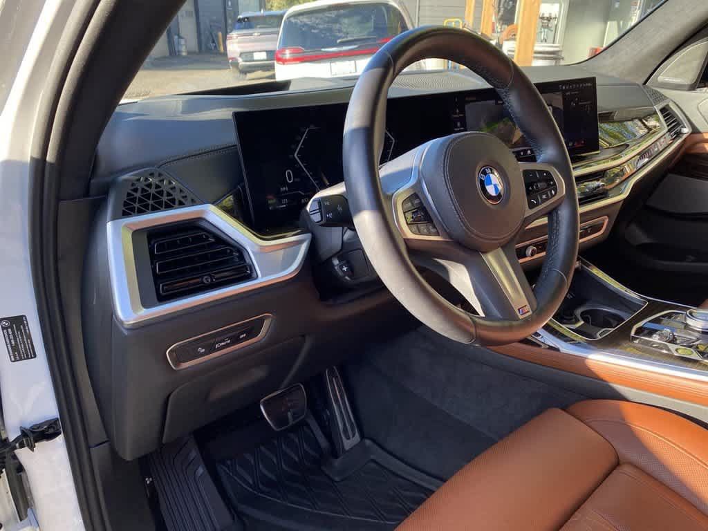 Used 2025 BMW X7 xDrive40i w/ Executive Package AWD/4WD image 2