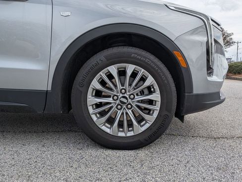 Used 2025 Cadillac XT4 Premium Luxury image 11