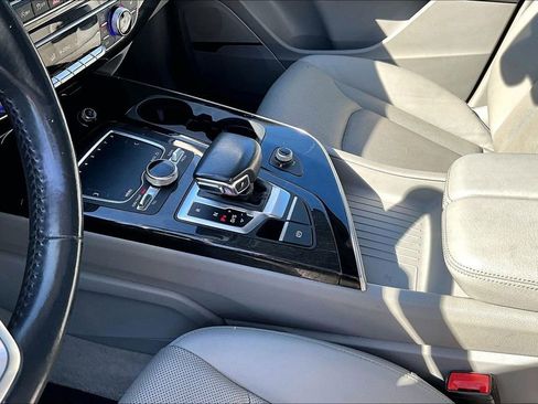 Used 2019 Audi Q7 3.0T Prestige AWD/4WD image 17