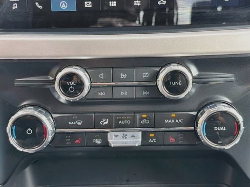 Used 2023 Ford F150 Lightning XLT AWD/4WD image 18
