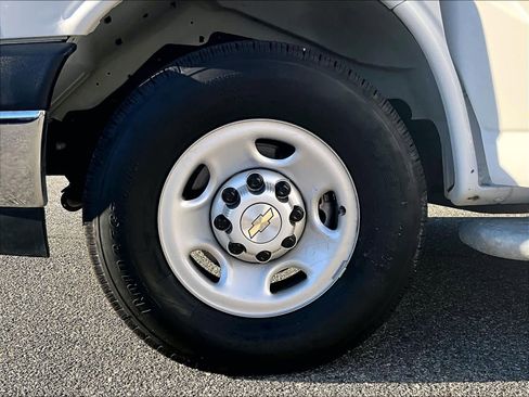 Used 2024 Chevrolet Express 2500 w/ Driver Convenience Package image 7