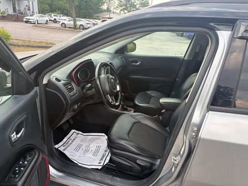 Used 2020 Jeep Compass Trailhawk AWD/4WD image 2