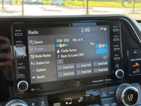 Used 2022 Toyota Highlander XLE image 24