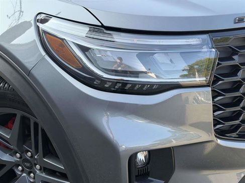 Certified 2025 Ford Explorer ST AWD/4WD image 4