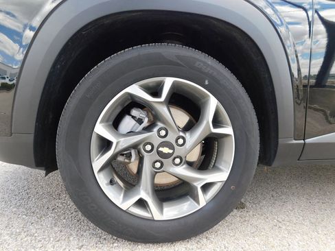 Used 2025 Chevrolet Trax LT w/ LT Convenience Package FWD image 10