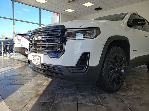 Used 2023 GMC Acadia SLE w/ Driver Convenience Package image 13