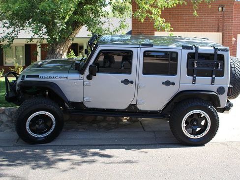 Used 2013 Jeep Wrangler Unlimited Rubicon AWD/4WD image 38