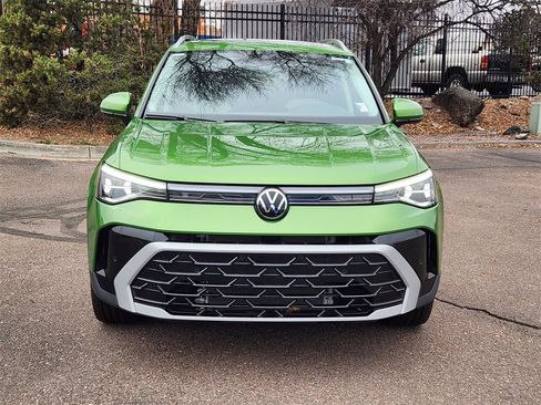 Used 2025 Volkswagen Taos SEL image 25