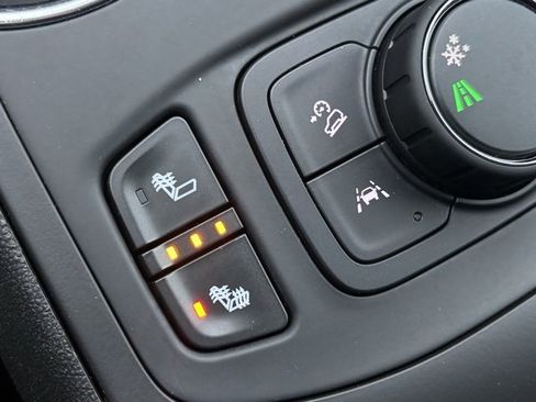 Used 2023 GMC Terrain SLE w/ Driver Convenience Package image 25