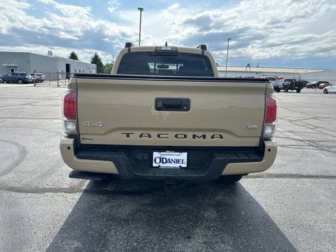 Used 2017 Toyota Tacoma Limited w/ Tow Package AWD/4WD image 7