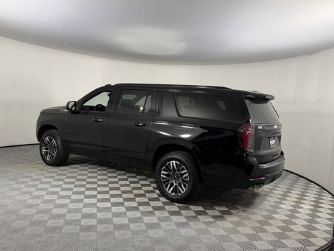 Used 2025 Chevrolet Suburban Z71 image 7