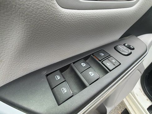 Used 2015 Toyota Camry SE w/ Moonroof Package FWD image 25