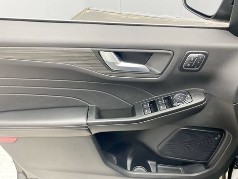 Used 2024 Ford Escape Platinum AWD/4WD image 12