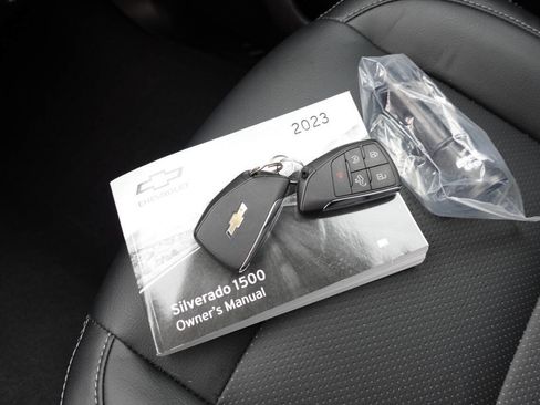 Used 2023 Chevrolet Silverado 1500 Custom image 37