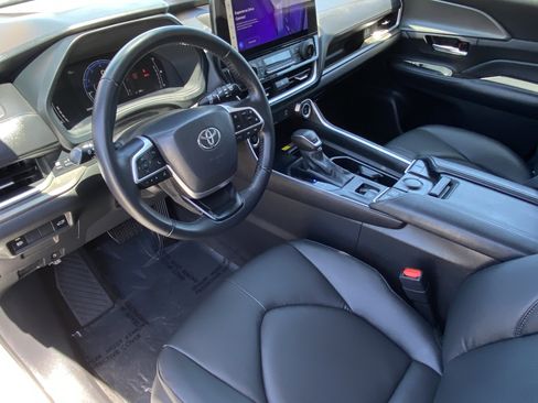 Certified 2025 Toyota Grand Highlander FWD image 26
