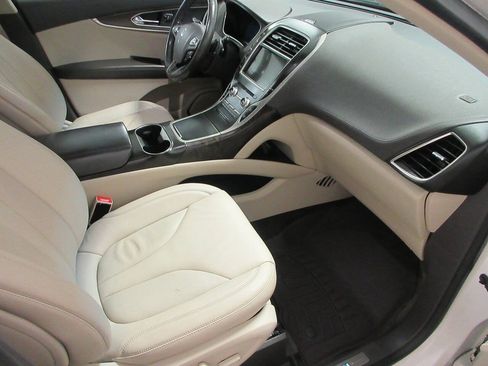 Used 2016 Lincoln MKX Select w/ Select Plus Package FWD image 8