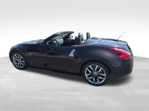 Used 2010 Nissan 370Z Touring RWD image 11