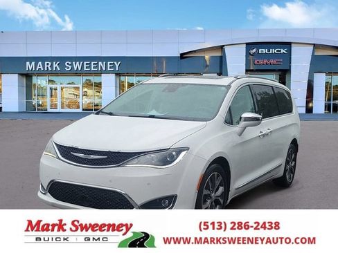 Used 2017 Chrysler Pacifica Limited w/ UConnect Theater Package FWD image 1