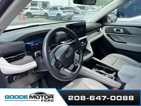 Used 2025 Ford Explorer Platinum w/ Ultimate Package AWD/4WD image 7