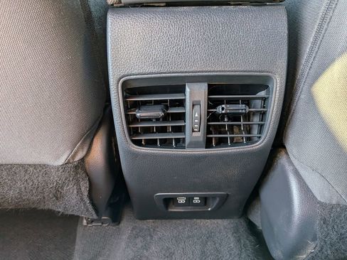 Certified 2022 Toyota Corolla Cross LE image 10