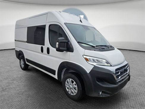 New 2025 RAM ProMaster 1500 w/ Quick Order Package 22G SLT image 3