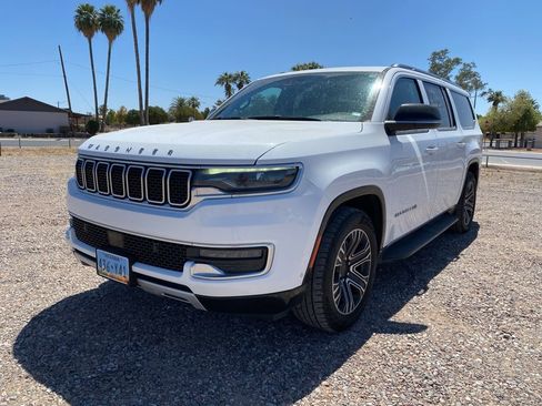 Used 2023 Jeep Wagoneer L Series II image 2