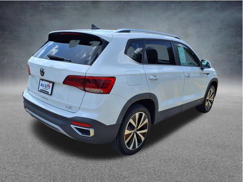 Used 2022 Volkswagen Taos SE FWD image 7