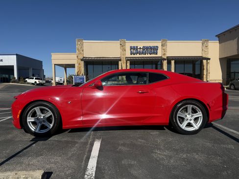 Used 2020 Chevrolet Camaro LT image 4