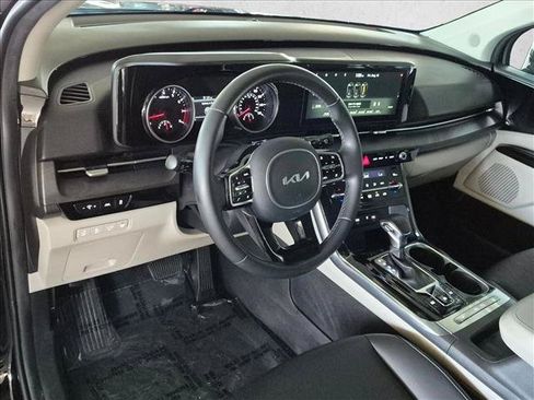 Used 2022 Kia Carnival EX FWD image 10
