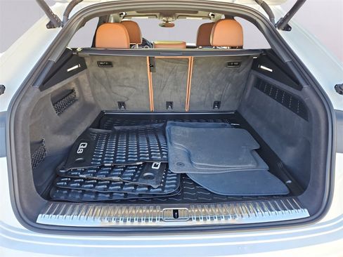 Certified 2023 Audi Q8 Premium Plus w/ Premium Plus Package image 37