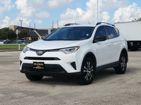 Used 2017 Toyota RAV4 LE FWD image 2