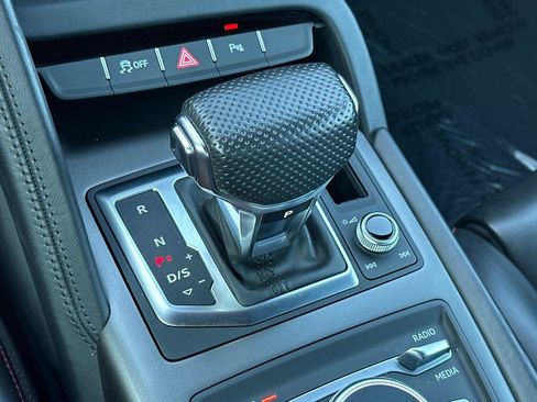 Used 2021 Audi R8 V10 w/ Premium Package image 21